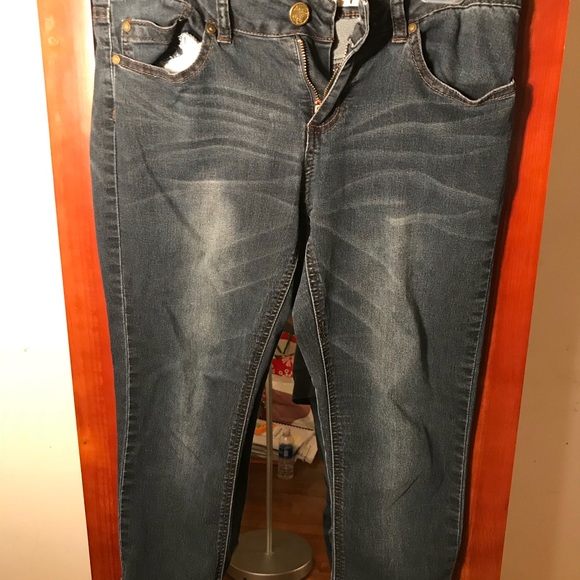 Capris Jeans - Picture 2 of 3